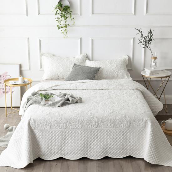 Valkoinen kirjailtu päiväpeite Solid Bedding Collection