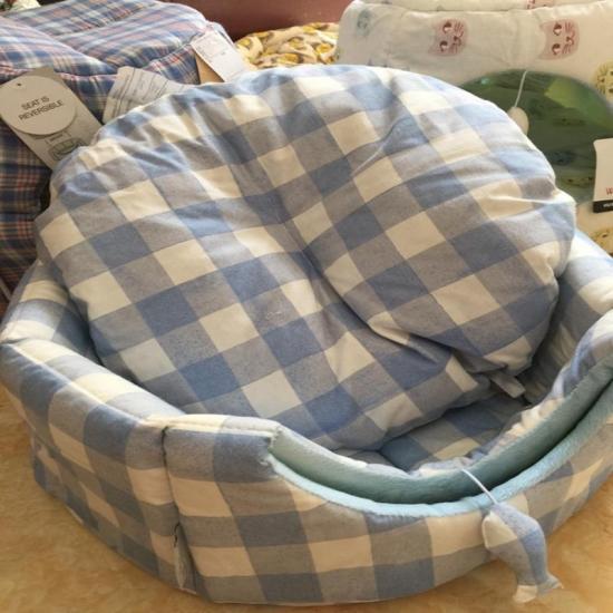 Tikattu lemmikkisänky koiran vuodesohva